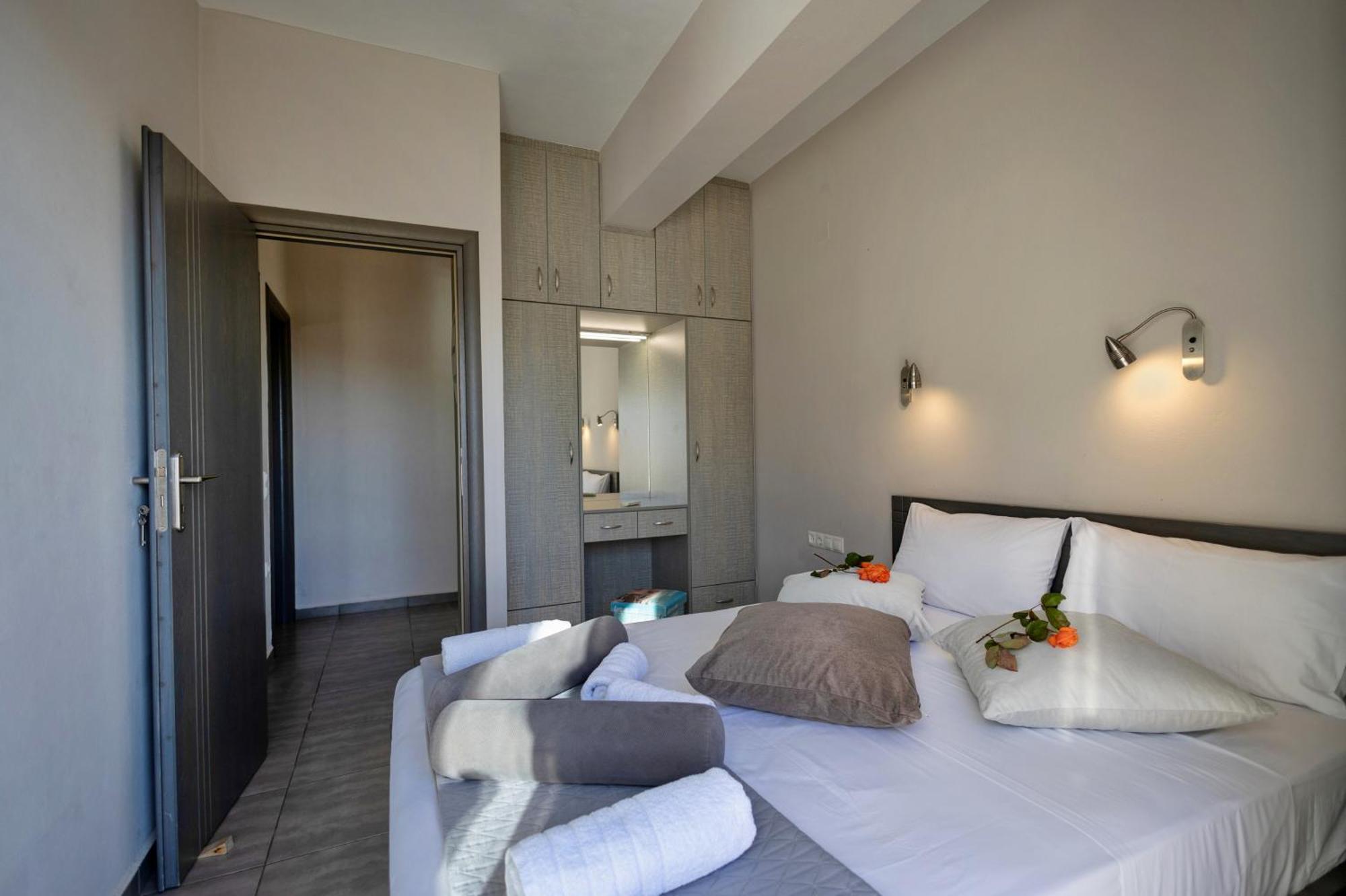 Akrotiri Panorama- Luxury Rental Apartments With Sea View Родакинон Экстерьер фото